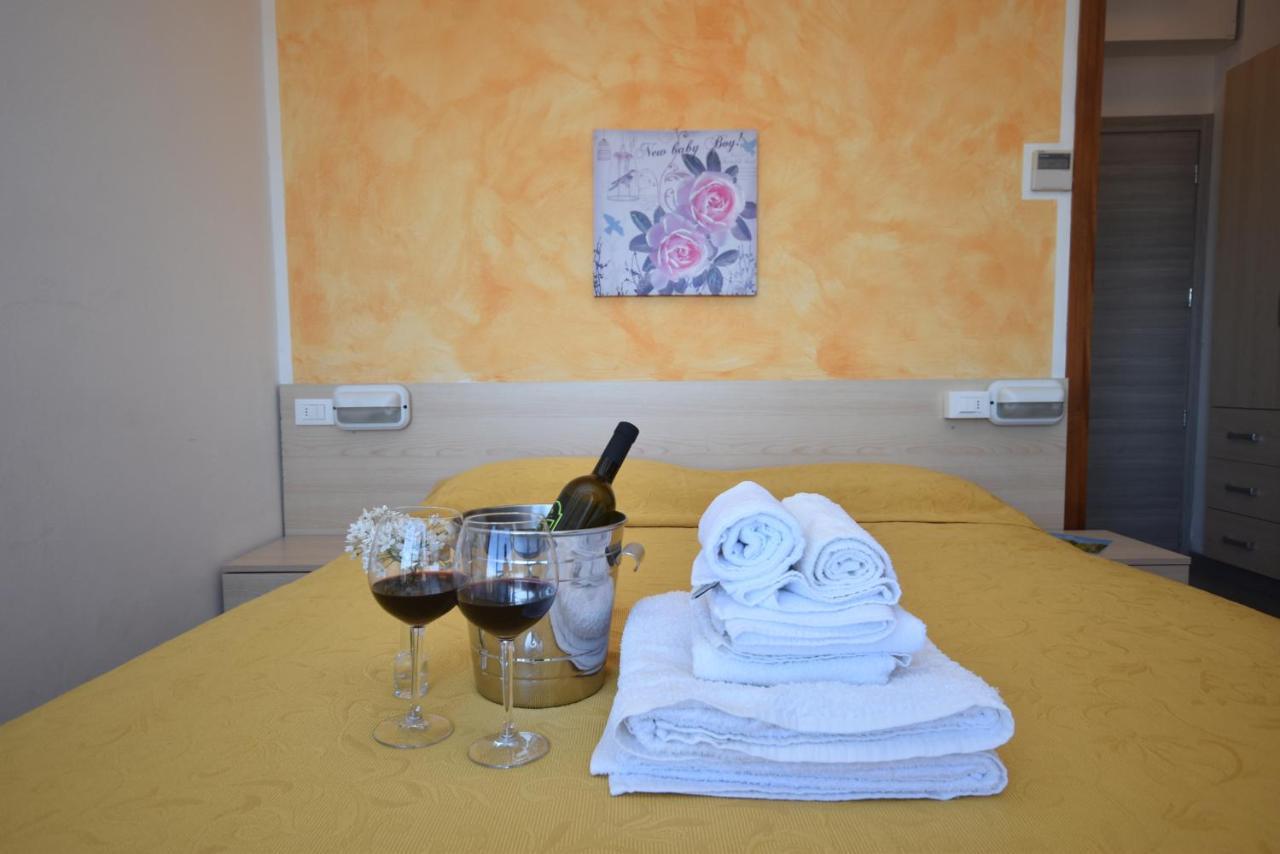 Hotel Suprem Rimini Kültér fotó